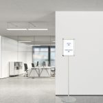 PBS850-porta-avviso-cornice-a-scatto-A4-su-piantana