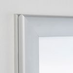 PBS879-dettaglio-cornice-a-scatto-monofacciale-retroilluminata-70x100