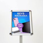 espositorI-cornici-a-scatto-autoportanti-su-piantana