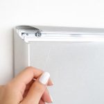 foglio-di-protezione-cornice-a-scatto-amgoli-a-vertice