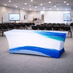 tavolo-per-conferenze-dimostrazioni-eventi