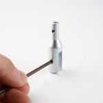 DIST32-SS-aggancio-per-targhe-sospensione-argento-satinato-con-brugola