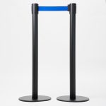 PB15019-esempio-connessione-colonnina-nera-segna-percorso-in-acciaio-nero-incluso-nastro