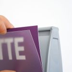 PBS040-targa-a-bandiera-da-interno-fisaggio-a-muro