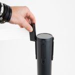 PBS1028-colonnina-segnapercorso-nera-base-conica-con-nastro-3-mt.-vari-colori