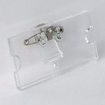 PBS348-badge-porta-nome-in-acrilico-trasparente-con-spilla