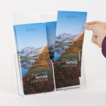 PBS416-porta-depliant-da-banco-plexiglass-con-2-tasche-1_3-A4jpeg