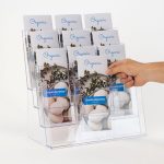 PBS424-porta-depliant-13-A4-in-plexi-con-12-tasche