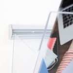 PBS456-porta-cataloghi-da-parete-con-vaschetta-porta-depliant-A4