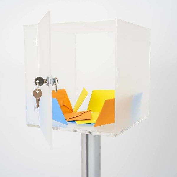 PBS490U-cubo-in-plexiglas-satinato-apertura-con-chiave