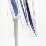 PBS5003A4-porta-depliant-in-acrilico-trasparente-autoportante