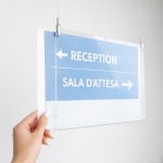 PBS5010-tasche-a-soffitto-in-pleciglass-segnaletica-sospesa-grafica