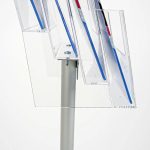 PBS50145-espositore-porta-depliant-autoportante-acrilico-trasparente-4-tasche-a5