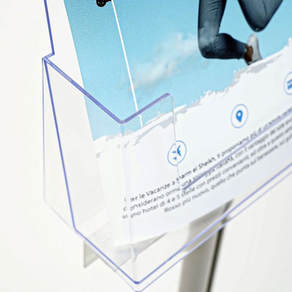 PBS503-dettaglio-espositore-porta-depliant-A4-catalogo-da-terra-autoportante-tasche-plexi