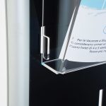 PBS516T-dettaglio-espositore-porta-depliant-plexiglass-A4-6-tasche