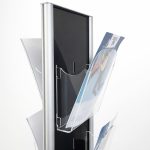 PBS530-dettaglio-tasche-espositore-bifacciale-porta-depliant-12-tasche-in-plexiglass-A4
