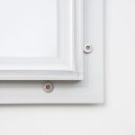 PBS965-dettaglio-angolo-bacheca-da-esterno-certificata