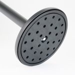 PBSE95-colonnina-a-nastro-segna-percorso-base-rotonda-nera-con-nastro-2,5-mt