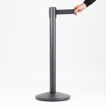 PBSE95-colonnina-segna-percorso-base-rotonda-nera-con-nastro-2,5-mt