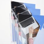 PBSLV11-dettaglio-tasca-espositore-porta-depliant-A5-tasche-plexi