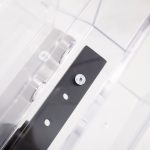 PBSPDC2XA4-fissaggio-porta-depliant-plexiglass-per-colonnine-segna-percorso-2A4