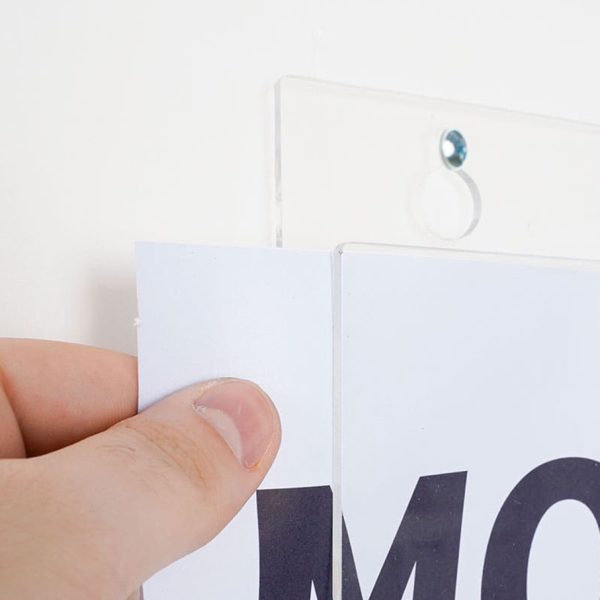 dettaglio-foro-porta-avvisi-parete-