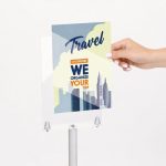 espositore-porta-avvisi-autoportante-con-tasca-in-plexiglass-trasparente