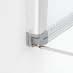 fissaggio-a-parete-bacheca-magnetica-scrivibile