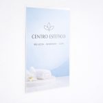 tasca-in-plexi-porta-avviso-per-vetrina-con-grafica-inserita-volantino