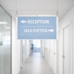 tasche-in-plexiglass-trasparente-a-sospensione.aggancio-a-.soffitto