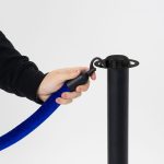 PBSCRD7-aggancio-cordone-in-velluto-blu-moschettone-nero-per-colonnine
