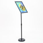 PBLCRLG42-espositore-autoportante-a-leggio-nero-con-cornice-a-scatto-grafica