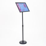 PBLCRLG42-espositore-autoportante-a-leggio-nero-con-cornice-a-scatto-orizzontale