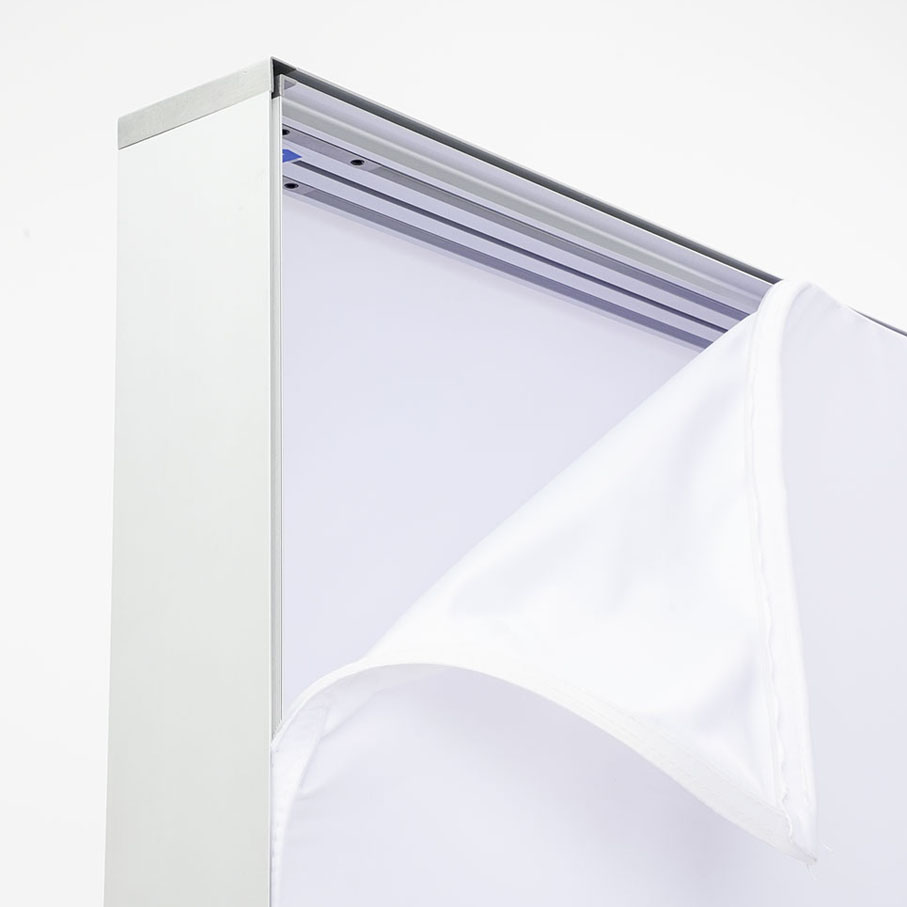 profilo-alluminio-stampa-tessuto-totem-luminoso-portatile