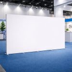 fondale-pannello-grafico-con-stampa-personalizzata-in-tessuto-per-eventi-stand-fieristici