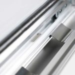 dettaglio-molla-cornice-a-scatto-da-muro-per-esterno-certificata