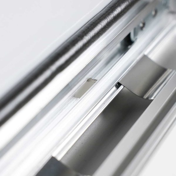 dettaglio-molla-cornice-a-scatto-da-muro-per-esterno-certificata