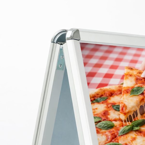 cavalletti-pubblicitari-in-alluminio-con-cornice-a-scatto-profilo-32-mm