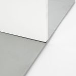 PMOM-totem-pubblicitario-a-bandiera-con-pannello-8-mm-e-base-in-metallo