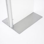 PMOM-totem-pubblicitario-a-bandiera-con-pannello-in-forex