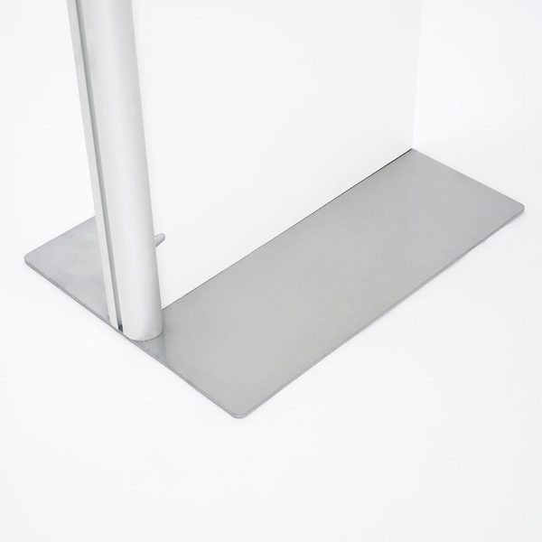 PMOM-totem-pubblicitario-a-bandiera-con-pannello-in-forex