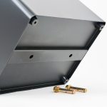 PBRD010-bidone-porta-rifiuti-corpo-metallo-verniciato-fori-fissaggio-a-terra-tasselli